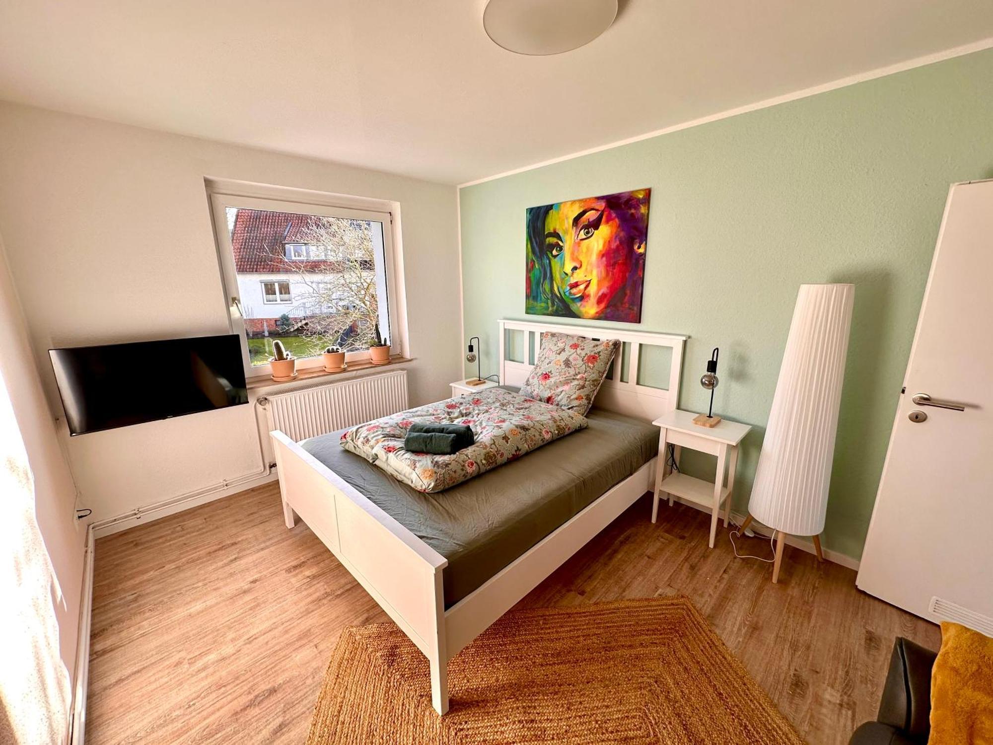 Akram Appartement III - Ruhig, Stadtnah Хилдесхайм Екстериор снимка