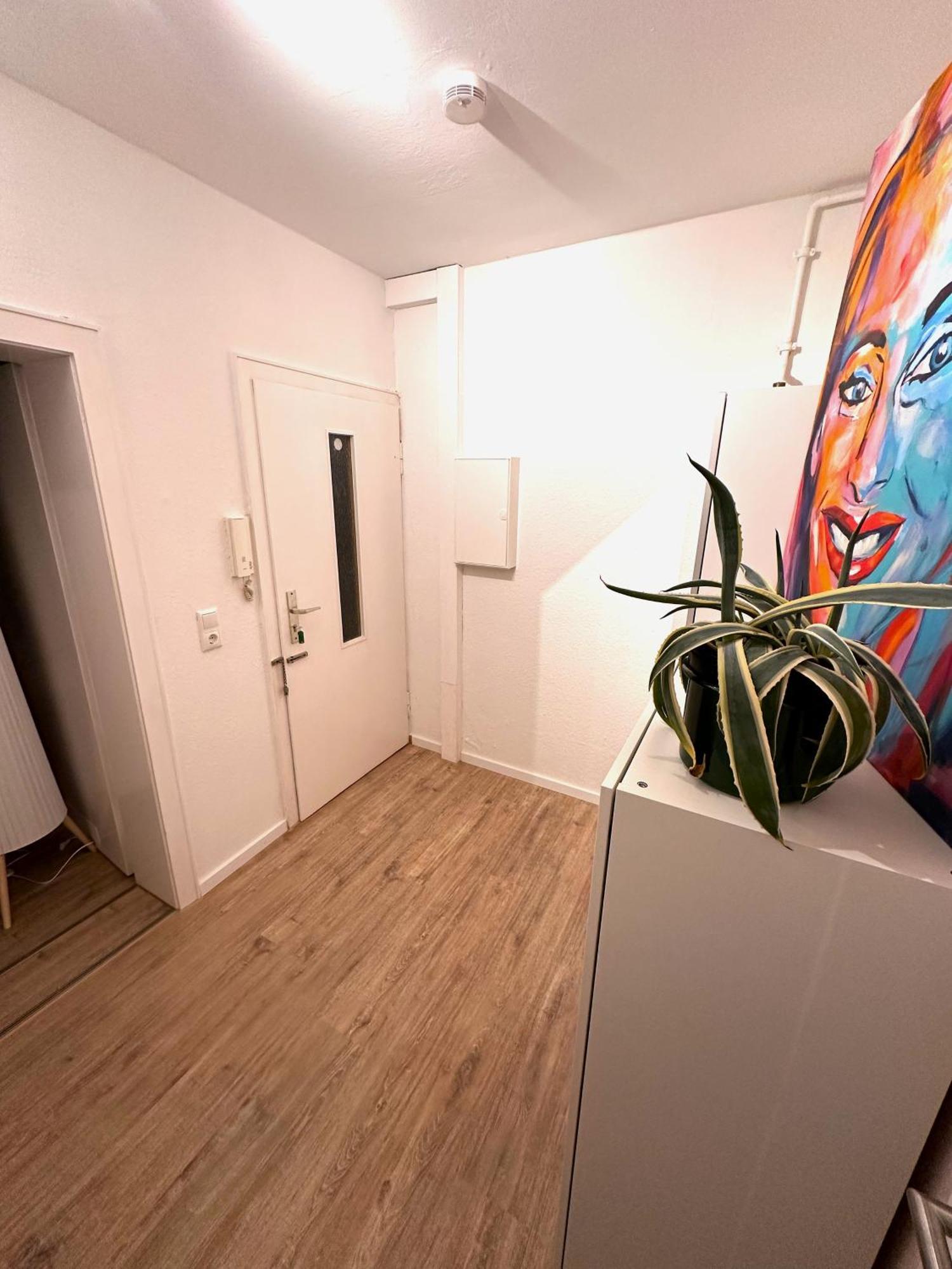 Akram Appartement III - Ruhig, Stadtnah Хилдесхайм Екстериор снимка
